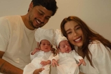 Julliany, o esposo Leo e os gêmeos. (Foto: Instagram/Julliany Souza).