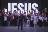 Marcus Ferreira contando o testemunho na igreja. (Foto: Reprodução/YouTube/PIBCR Oficial)