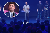 Pastor Luke Barnett, líder da Dream City Church, em culto em memória a Charlie Kirk, no destaque. (Captura de tela/YouTube/Dream City Church/Wikipedia)