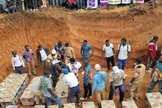 Enterro em massa para as vítimas de um ataque do Estado Islâmico na Província da África Central a uma igreja em Komanda, Província de Ituri, em agosto. (Foto: Barnabas Aid)
