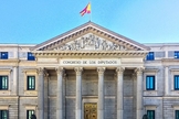 Fachada do Congresso dos Deputados, sede do Parlamento espanhol em Madri, onde tramita a proposta de incluir o aborto como direito constitucional. (Foto: Julian David Perez Del Basto/Creative Commons)