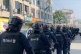 Unidades especiais da SWAT enviados a Yayang para prender cristãos. (Captura de tela/ChinaAid)