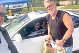 O drive-thru de oração. (Foto ReproduçãoAG News)