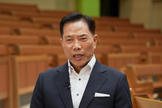 Pastor sul-coreano Hyun-bo Son durante entrevista após sua libertação, em sua igreja na Coreia do Sul (Captura de tela/CBN News)