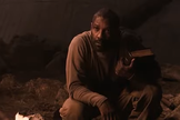 Denzel Washington em cena do filme O Livro de Eli. (Captura de tela/YouTube/So Bodega)
