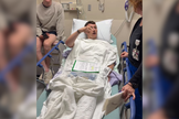 Jacob King dá aula de teologia à médica durante visita em seu leito após cirurgia. (Captura de tela/Instagram/Clayton King)