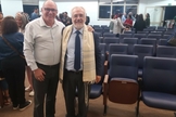 O pastor sênior Sergio Moura recebe judeu do Canadá. (Foto: Silas Anastácio)