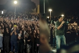 Uma multidão adorou a Deus no Teatro de Arena Guará. (Foto: Reprodução/Instagram/joaopauloz_/Instagram/Céu na Terra Movement).