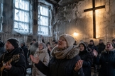 Mesmo em meio ao frio extremo e à guerra, a Igreja continua firme na Ucrânia. (Imagem ilustrativa gerada por IA)