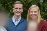 Peter e Rebekah Stafford, que têm quatro filhos pequenos, se mudaram para a África em 2019. (Foto: Serge)