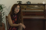 Daniela Araújo testemunha que é fruto do acolhimento e do trabalho social realizado pela igreja. (Captura de tela/YouTube/TV Cultura)