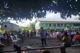 Missionárias da caravana On Fire ministram para mulheres indígenas e ribeirinhas durante encontro realizado na tribo Ticuna, no Amazonas. (Foto: Arquivo pessoal)