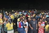 Durante a celebração final da Missão On Fire, o cacique da tribo Ticuna [à esquerda] foi à frente e aceitou Jesus. (Foto: Arquivo pessoal)