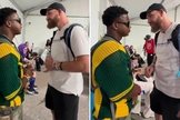 Philip evangelizando o jovem. (Foto: Reprodução/Instagram/Philip Renner)