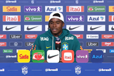 Endrick durante a coletiva de imprensa. (Foto: Reprodução/YouTube/Confederação Brasileira de Futebol)