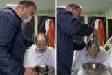 Pr. Marcelo Pereira batiza o Sr. Levi no leito de um hospital. (Captura de tela/Instagram/omarcelopereira)