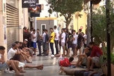 Imigrantes nas ruas de Ceuta. (Foto: Reprodução/YouTube/RTVE Noticias).