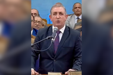 Pr. Sandro Fontoura durante ministração sobre os desafios da evangelização no Rio Grande do Sul. (Captura de tela/Instagram/prsandrofontoura)