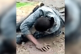 Kibirige Abumusa após ser espancado pelos filhos. (Foto: Reprodução/Morning Star News) 