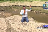 O jornalista Bridel Euceda orou à beira de um rio seco. (Foto: Reprodução/YouTube/HCTV En Vivo).