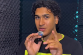 Adam Brandao testemunha sobre sua conversão ao cristianismo. (Foto: CBN News)