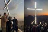 Os moradores da cidade milenar Maaloula ergueram uma grande cruz iluminada. (Foto: Reprodução/Instagram/merianwakin).