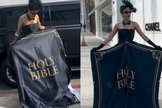 Massiel Taveras usou o vestido para incentivar a leitura da Palavra. (Foto: Reprodução/Instagram/masieltaveras).