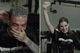 Guimê e a esposa durante o batismo. (Foto: Reprodução/YouTube/Celeiro São Paulo)