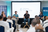 Noah, Abe Bueno-Jallad e George conversaram com os detidos em uma prisão no Texas. (Foto: Reprodução/YouTube/Prison Fellowship)
