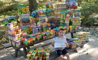 Weston Newswanger celebrou seu aniversário de 5 anos ajudando outras crianças. (Foto: Reprodução/Facebook)