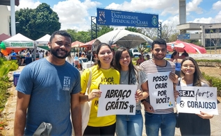 Os voluntários Matheus de Castro, Liliana Lima, Isabela Patrício, Marcos Vinicius e Vanessa Mendonça. (Foto: José Leomar/Sistema Verdes Mares)