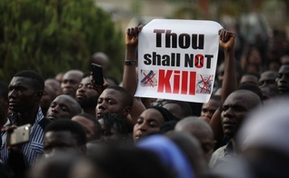 Cristãos protestam contra a intolerância religiosa na Nigéria. (Foto: AFP via Getty Images/KOLA SULAIMON)