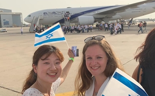 Cristãos da Coreia do Sul ajudam judeus no processo de aliyah em Israel. (Foto: One New Man Family)