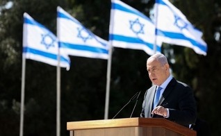 Benjamin Netanyahu durante cerimônia memorial em Tel-Hai, no norte de Israel, em 23 de fevereiro de 2021. (Foto: David Cohen/Flash90)