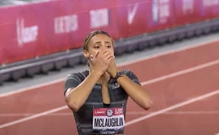 Sydney McLaughlin depois de correr 51,90 nos 400 metros femininos, em 28 de junho de 2021. (Foto: YouTube/NBC Sports)
