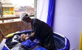 Juclei Araújo foi o primeiro a ser batizado na construção. (Foto: Notícias Adventistas)