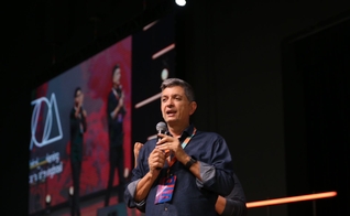 Pr. Paulo Mazoni na conferência Voz dos Apóstolos 2022. (Foto: Global Awakening Brasil)