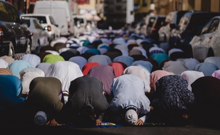 Muçulmanos estão recebendo a salvação em Jesus. (Foto: Ilustração/Unsplash/Levi Meir Clancy)