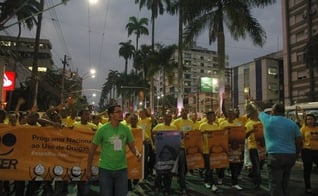 Durante a passeata, emocionantes louvores foram entoados com fervor pelos participantes. (Foto: Guiame/ Marcos Paulo Corrêa)