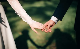 Pesquisa mostra que muitos não se casam por medo do divórcio ou por falta de afiliação religiosa. (Foto: Unsplash/Jeremy Wong Weddings)