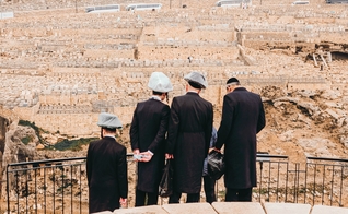 Imagem ilustrativa de judeus em Jerusalém. (Foto: Cristina Gottardi/Unsplash)