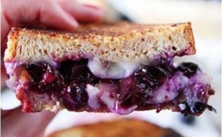 Lanche de geléia e cream cheese