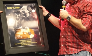 David Quinlan recebe disco de ouro