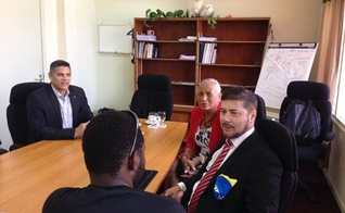 Em Aruba, senador Donny Rasmijn entrega sua vida e a nação para Jesus