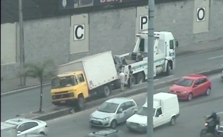 Acidentes com ônibus são comuns na Avenida Brasil (