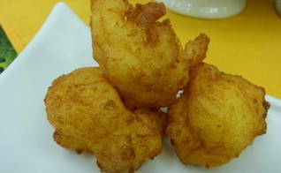 Bolinho de chuva com queijo