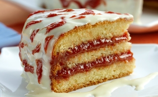 Bolo de goiabada cremosa