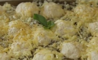 Nhoque de ricota com molho de espinafre e ervas