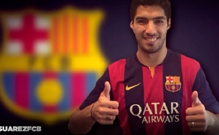 Luis Suárez posa com a camisa do Barcelona 