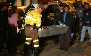 As vítimas foram baleadas na noite de domingo; três morreram no local